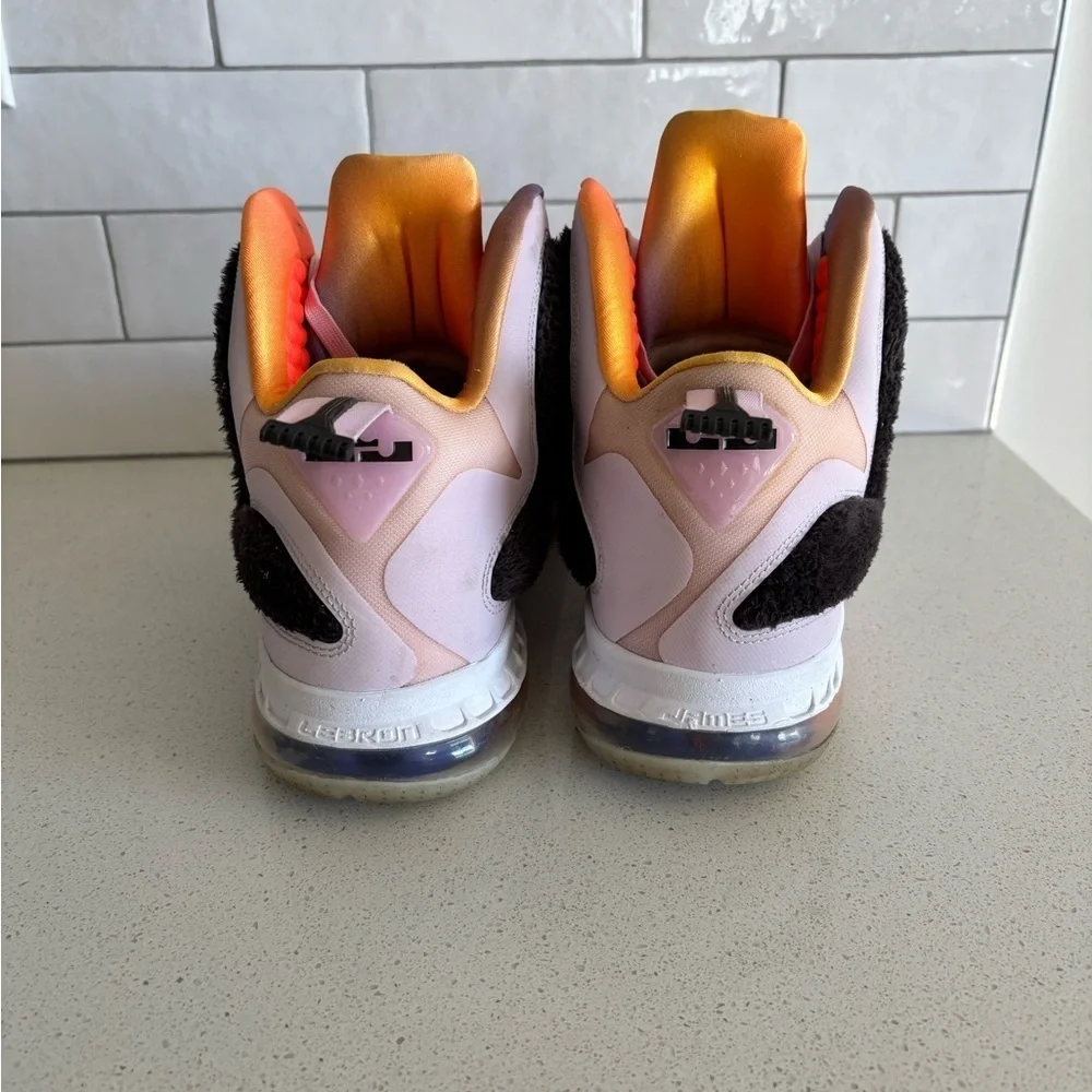 Size 11.5 Nike LeBron 9 Regal Pink Mens Basketball Shoes Sneakers EUC Limited Ed